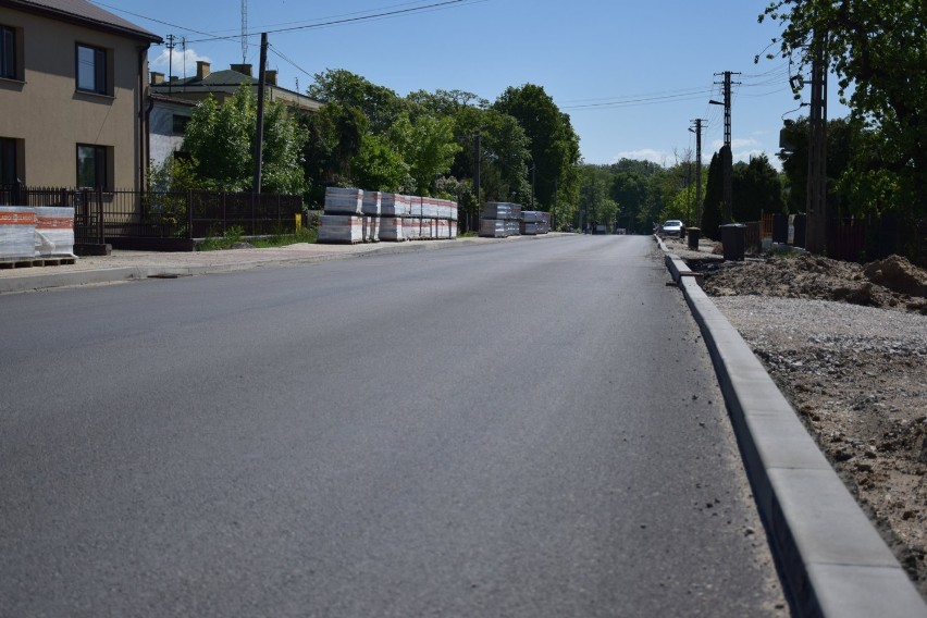Trwa przebudowa drogi 713 na odcinku Ujazd-Kurowice. Jak posuwają się prace? Czy będzie opóźnienie? [ZDJĘCIA]