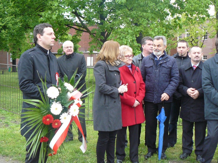 Krotoszyn - kwiaty w rocznicę Konstytucji 3 Maja