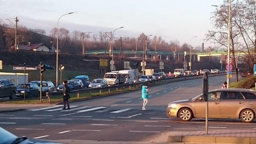 Kraków. Budowa łącznicy na Zabłociu. Ogromne korki [ZDJĘCIA, WIDEO]