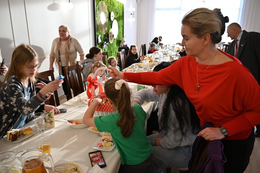 Wielkanocne spotkanie zorganizował Polski Czerwony Krzyż w Radomsku. ZDJĘCIA