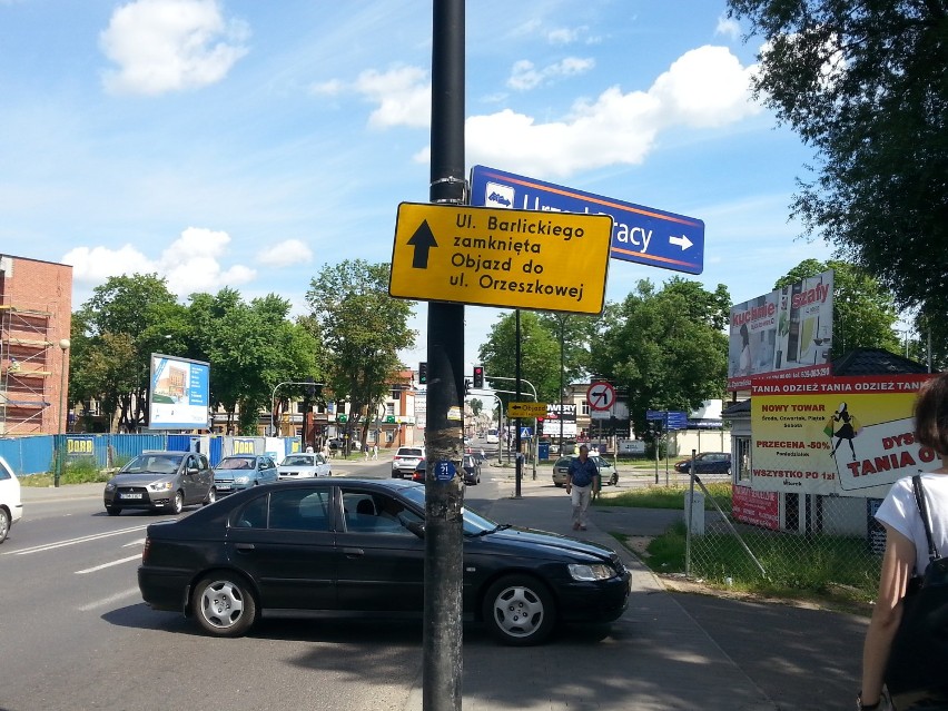 Zamknięta ulica Barlickiego w Tomaszowie Maz. Którędy objazdy, bo Legionów wciąż zamknięte