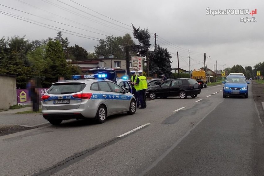 Wypadek w Stanowicach: Ford uderzył w volkswagena
