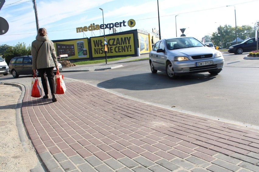 Na Krakowskim Przedmieściu w Wieluniu rozbierają nowe chodniki. Dlaczego energetyka inwestuje dopiero teraz? 