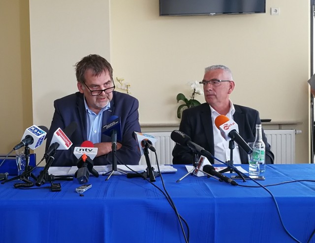 Piotr Polek (z lewej) odniósł się krytycznie do wielu uwag z raportu o audycie MPEC w Nowym Sączu