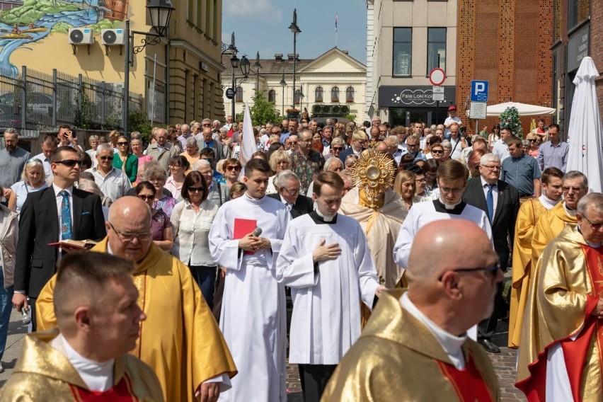 W uroczystościach Bożego Ciała w parafii katedralnej pod...