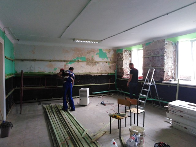 W szkołach i przedszkolach w gminie Choceń trwają wakacyjne prace remontowe