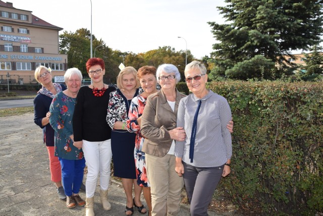 Elżbieta Góra (pierwsza z prawej), Teodozja Prędka, Anna Czyż, Aleksandra Sołtysiak (inicjatorka książki), Bożena Ambroży, Elżbieta Myszkowska, Julita Zawadzka