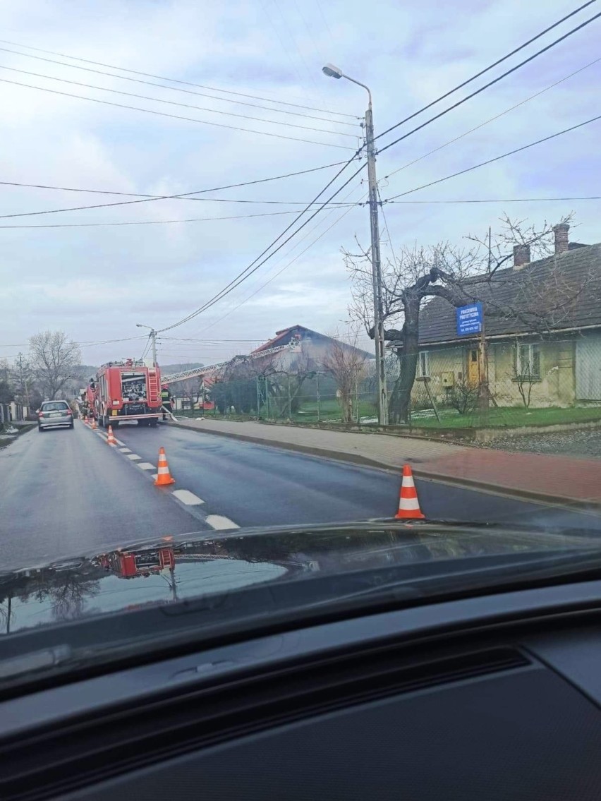 Pożar wybuchł w budynku jednorodzinnym przy ul. Hałcnowskiej...