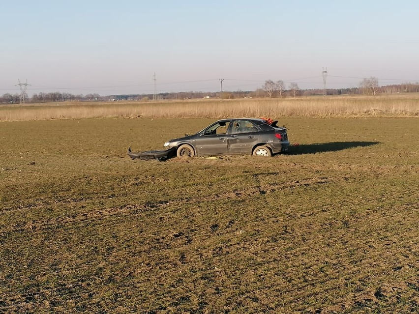 Na polu pod Goleniowem porzucone zostało auto