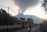 Erupcja wulkanu w Indonezji. Rozpoczęto ewakuację mieszkańców i turystów