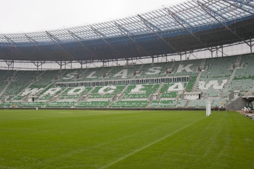 Wrocław: Na stadionie na Pilczycach stanęły bramki (ZDJĘCIA)