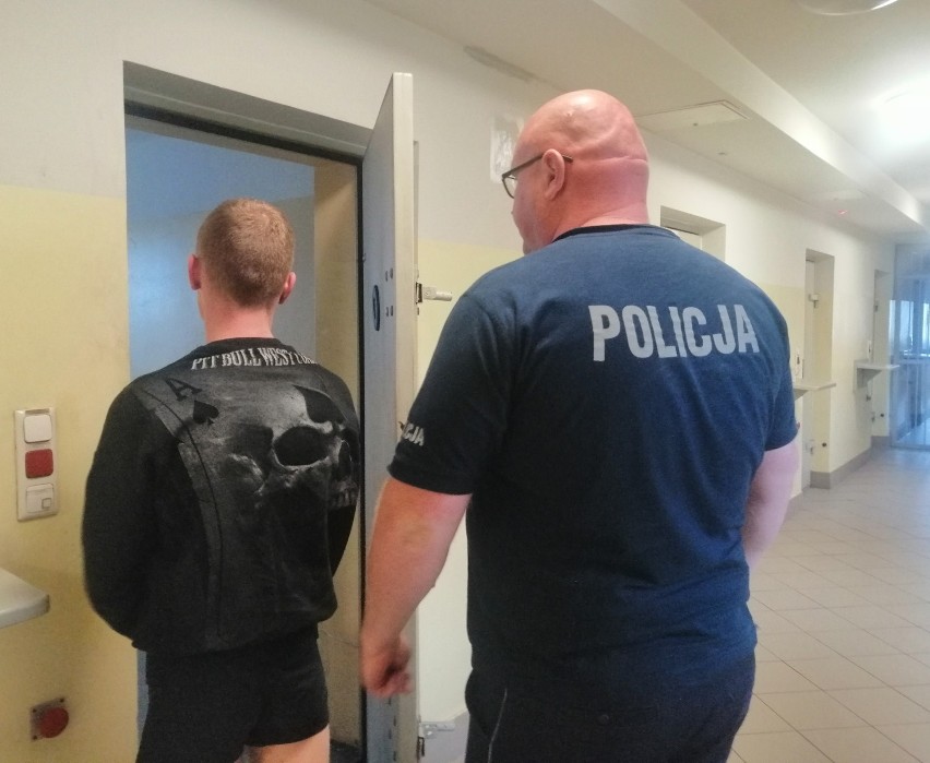 Piotrkowscy policjanci zatrzymali mieszkańców Opoczna z narkotykami