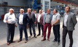 Gmina Masłowice. Wyjazdowa Komisja Rolnictwa i Rozwoju Wsi w zakładzie Agro-Masz w Strzelcach Małych