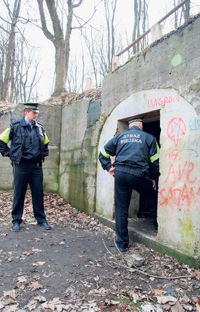 Wejście do będzińskich podziemi na Wzgórzu Zamkowym