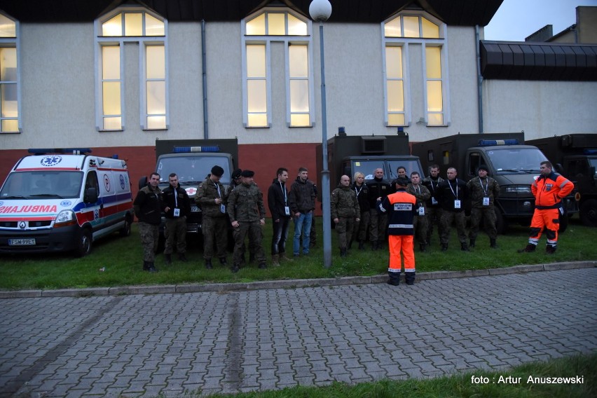 Zamach terrorystyczny i napad na stację benzynową – to...