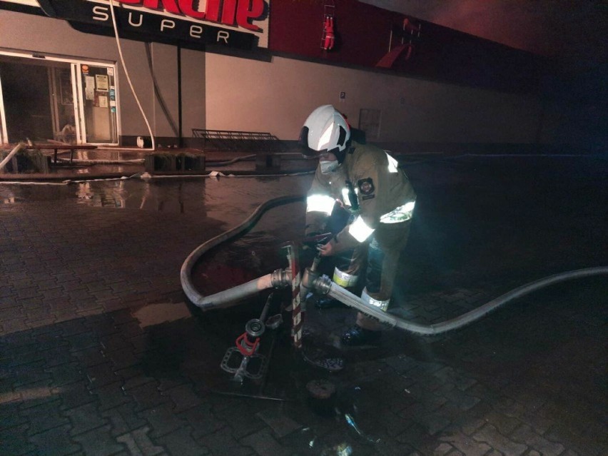 Pożar miał miejsce w Intermarche przy ul. Dworcowej w Górze Śląskiej