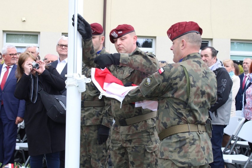 Gmina Radomsko. W Płoszowie odsłonięto tablicę...