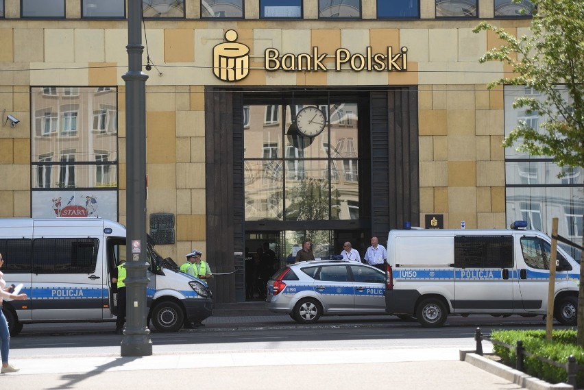 Alarm bombowy w banku
