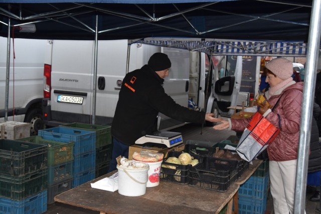 W styczniu targowisko miejskie w Kościerzynie świeci pustkami.