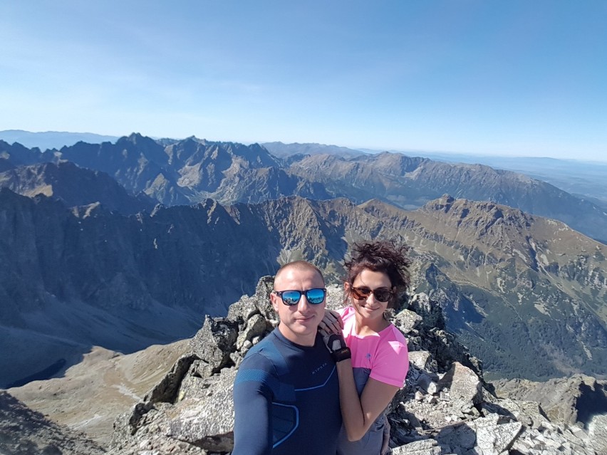 Piknik rodzinny „poMoc dla Bartka” w Bielanach. Każdy może pomóc mężczyźnie stanąć na dwóch nogach [ZDJĘCIA]