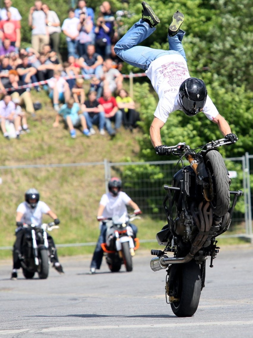 Kraków. Targi Moto Show 2014. Jedyny kierowca sportowy na świecie, który prowadzi… stopą [ZDJĘCIA]