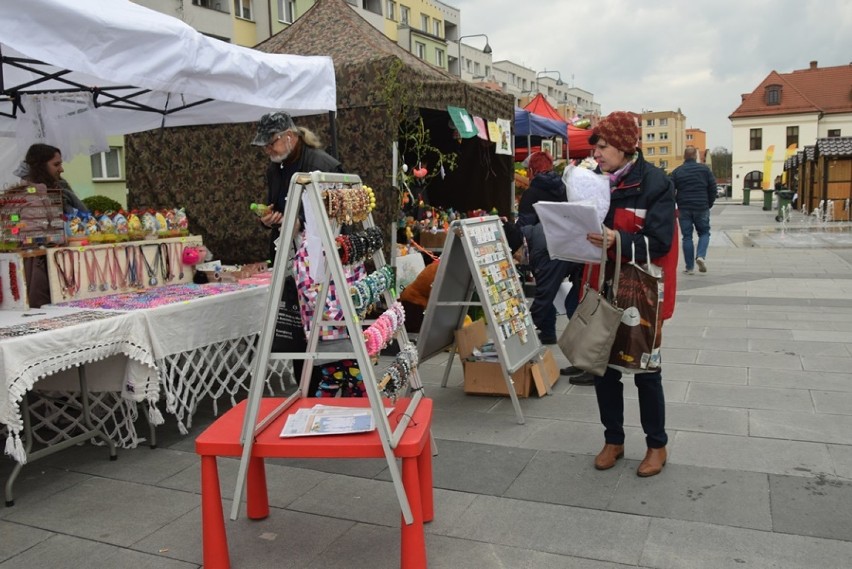 Drugi dzień Jarmarku Wielkanocnego na lubińskim rynku