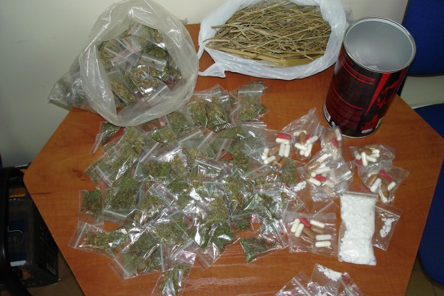 Środki odurzające znalezione przez funkcjonariuszy policji w Rawie