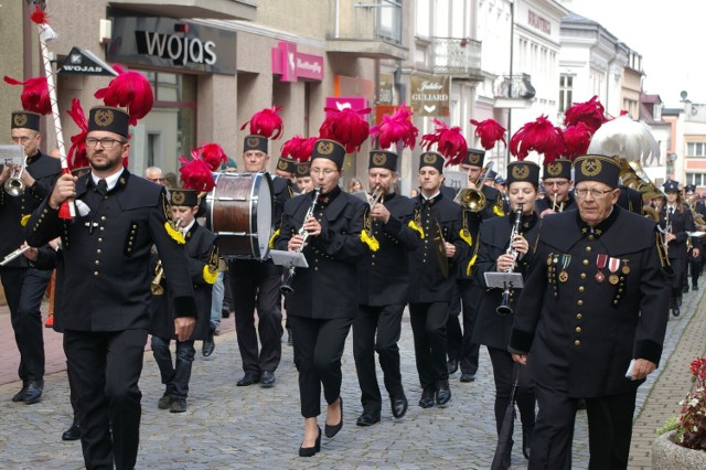 Parada orkiestr dętych przeszła ulicami miasta. Na Rynku muzycy dali niezwykły koncert