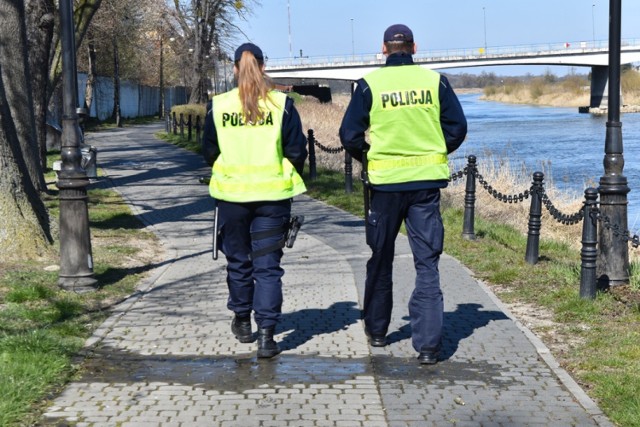 Koronawirus: Śremska policja prowadzi kontrole i zapowiada mandaty za łamanie nowych przepisów