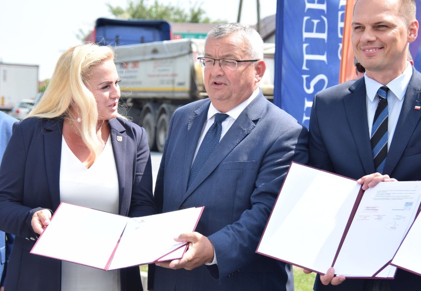 Umowa z wykonawcą budowy odcinka S19 z Miejsca Piastowego do Dukli podpisana. To kolejny fragment trasy Via Carpatia na Podkarpaciu [ZDJĘCIA
