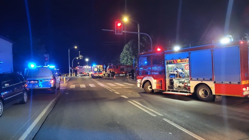 Wypadek w Jankowie Pierwszym. Na skrzyżowaniu z sygnalizacją świetlną zderzyły się dwa pojazdy. ZDJĘCIA