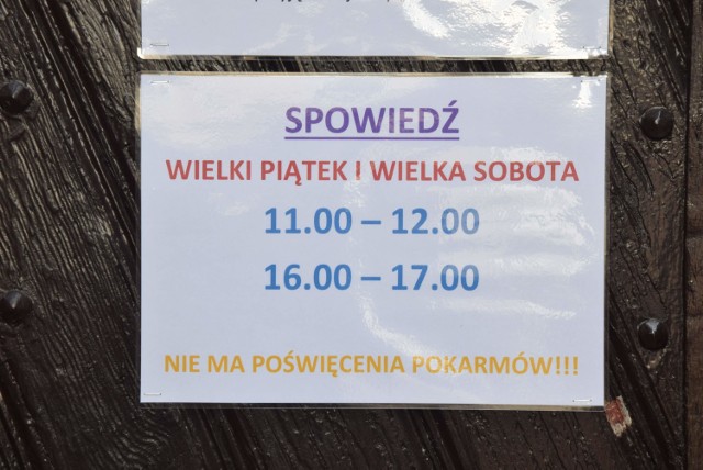 Ogłoszenie na drzwiach kościoła MBNP  w Malborku