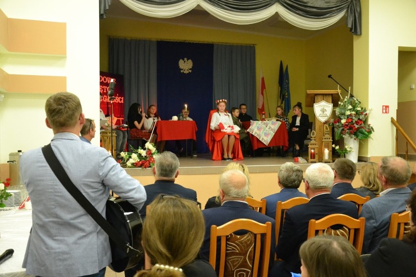 Gmina Lipno z okazji Narodowego Święta Niepodległości 2022 zorganizowała wzruszającą uroczystość w Trzebiegoszczu 