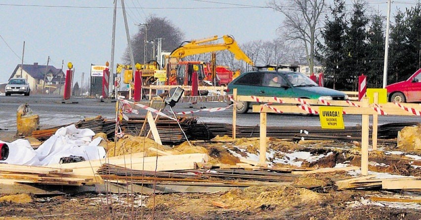 10 lat temu prowadzony był remont DK nr 8, czyli gierkówki koło Tomaszowa Maz. Przypominamy, jak to wyglądało [ZDJĘCIA]