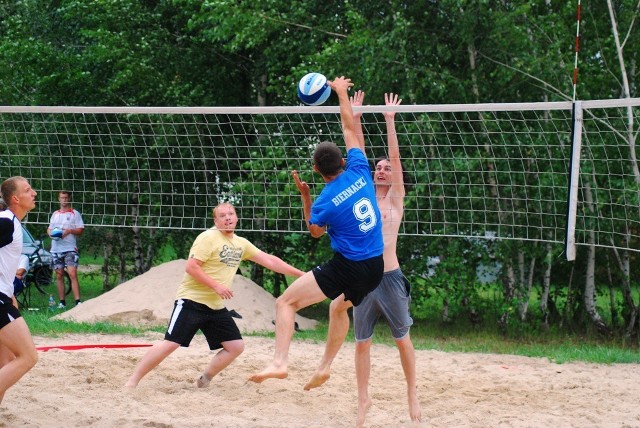 Siatkówka plażowa w Kotlinie: W Parzewie zagrali o Puchar Wójta