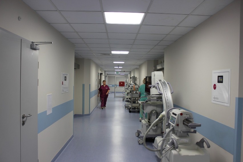 Blok operacyjny szpitala w  Bełchatowie i jego kierownictwo