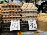 Aktualne ceny jajek 2022. W sklepie i skupach stawki nadal rosną. Nie tylko jaja, ale i drób może zdziwić
