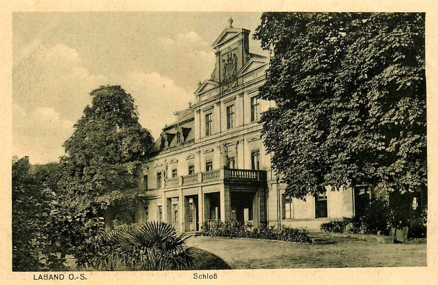Lata 1920-1940. Zburzony po wojnie zamek w Łabędach.