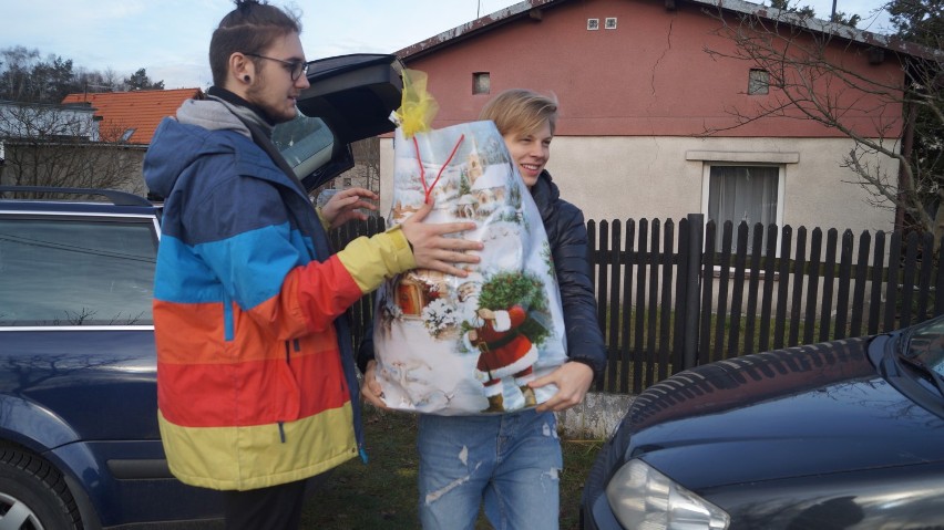 I LO w Mikołowie: dali paczki oraz radość