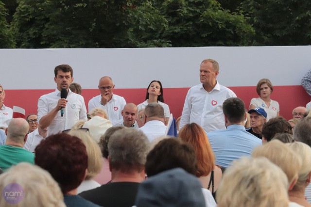 Tak było podczas otwartego spotkania Donalda Tuska oraz Michała Kołodziejczaka z mieszkańcami regionu w Amfiteatrze na Słodowie we Włocławku.