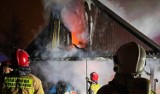 Pożar w Tarnobrzegu. Pięć zastępów straży pożarnej w akcji, palił się budynek gospodarczy i wiata