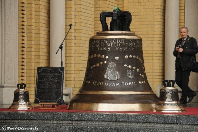 Wraz z Sercem Łodzi zawieszone zostaną dwa mniejsze dzwony: św. Władysław i św. Ireneusz. fot. P. Drzewiecki