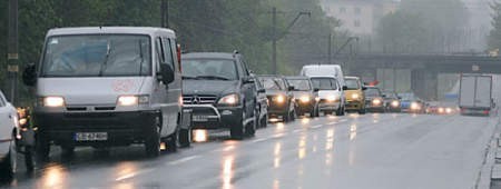 W niedzielne popołudnie zdecydowanie wzrosła liczba samochodów wjeżdżających do Łodzi