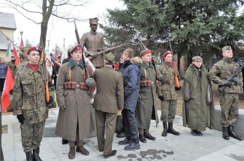 W Mogilnie odsłonięto pomnik Powstańca Wielkopolskiego [zdjęcia]