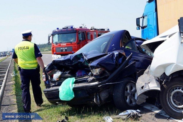 W wypadku uczestniczyły 4 ciężar&oacute;wki, samoch&oacute;d osobowy i bus. 
Fot. policja.pl