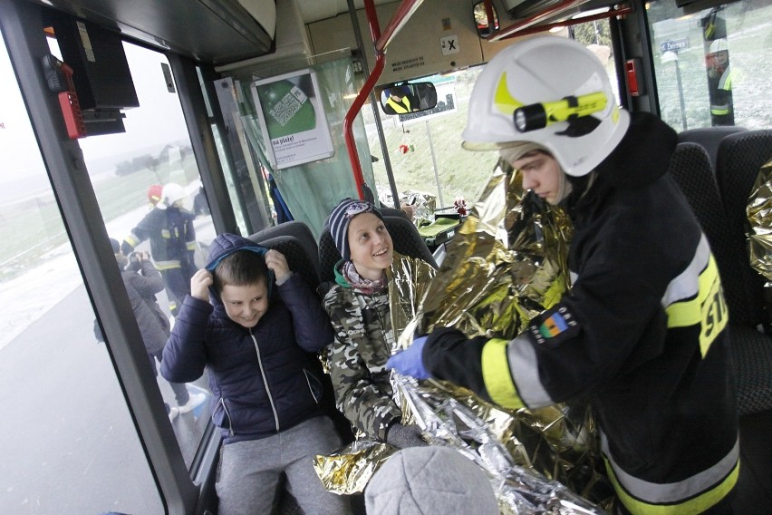 Wypadek szkolnego autobusu w Minkowicach. Skoordynowana...