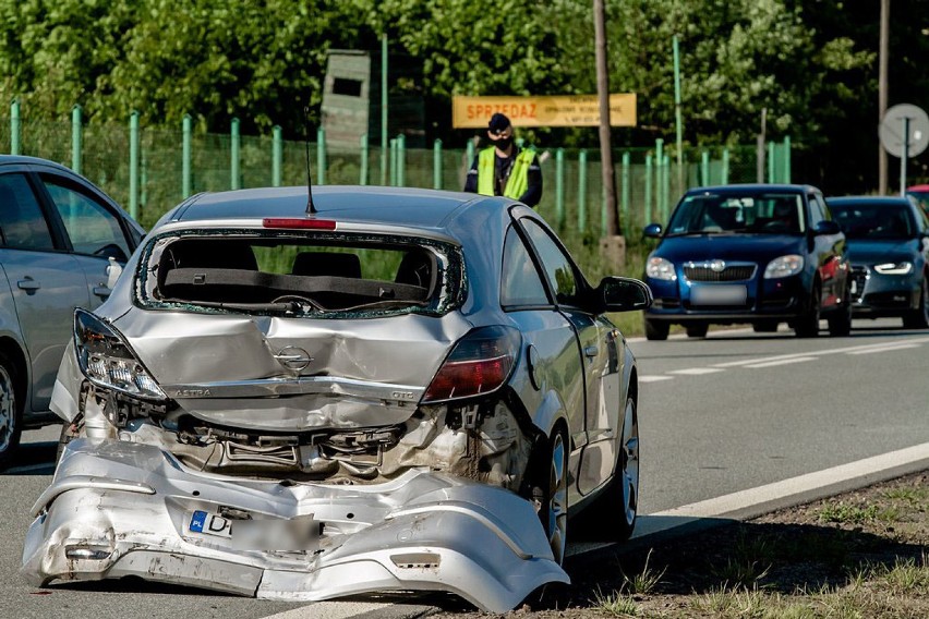 Wałbrzych: Poważny wypadek na ulicy Strzegomskiej (ZDJĘCIA)