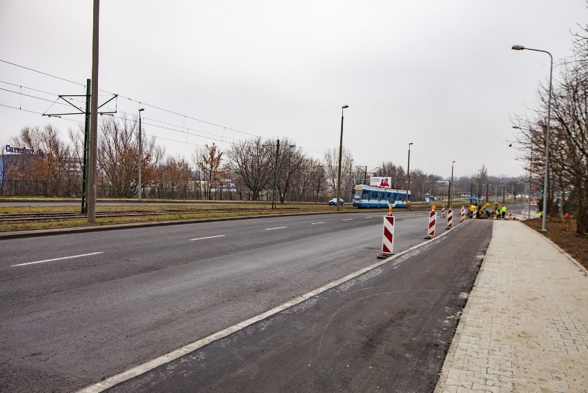 Kraków. Kiedy spece od rur ciepłowniczych biorą się za ścieżkę rowerową, robi się niebezpiecznie