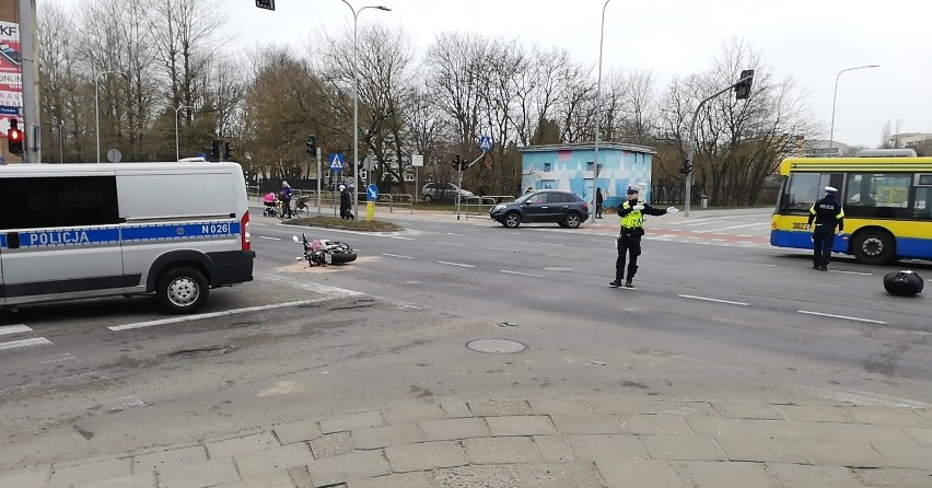 Wypadek na ul. Szczecińskiej w Słupsku z udziałem motocyklisty [ZDJĘCIA]