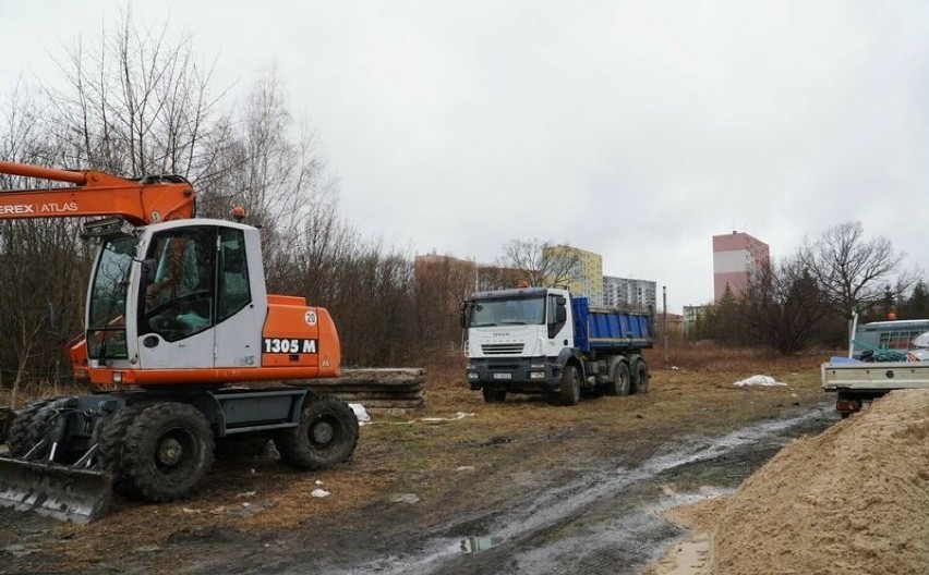 Utrudnienia w ruchu na Alei Tysiąclecia w Skarżysku - Kamiennej od czwartku 22 lutego. To początek inwestycji remontowej. Zobacz zdjęcia